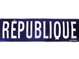 a blue and white street sign with the word republic on it