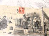 deux vieilles cartes postales sur lesquelles figurent des personnes