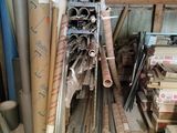de nombreux types de tuyaux différents dans une pièce