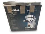 La boîte est ouverte pour montrer le contenu d'une machine à café