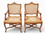 paire de fauteuils à dossier canné de style louis xvi