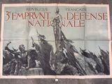 une vieille affiche de cinéma représentant un homme à cheval devant un groupe de personnes