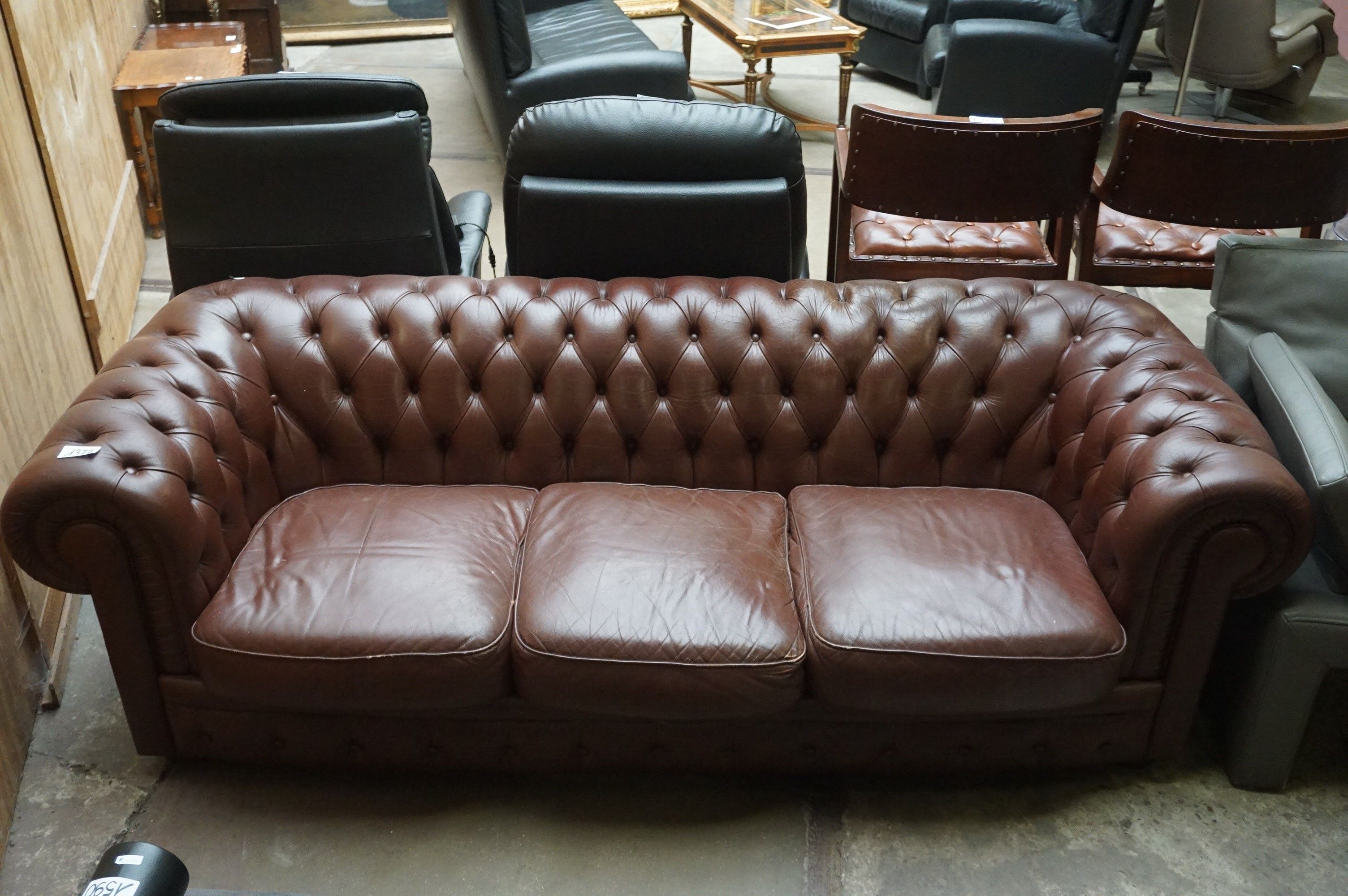 Canapé Chesterfield classique - trois places - cuir marron -…