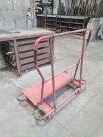 Lot de 4 tréteaux et chariot à roulettes