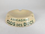 une image représentant une gamelle pour chien sur laquelle est inscrit « Armagnac Clos des Ducs »