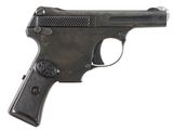 un vieux pistolet sur fond blanc, avec un fond blanc