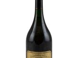 une image d'une bouteille de champagne sur fond blanc