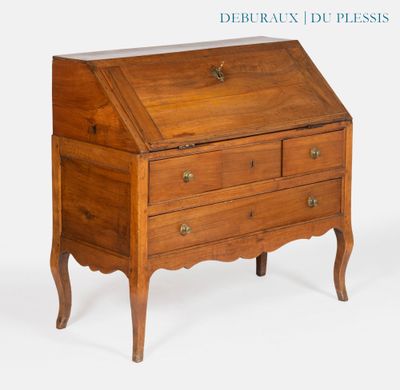 une image représentant un petit bureau en bois muni de tiroirs