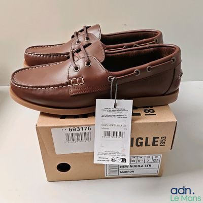 chaussures bateau pour homme en cuir marron, neuves, dans leur boîte
