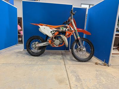 MOTO KTM 85 SX 2023. ***A l'Hôtel des Ventes, 4 rue Noyon Ex…