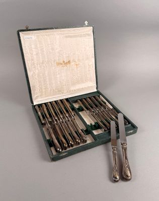 En écrin griffé de la maison RAVINET et D'ENFERT à Paris, en… - Photo 1