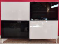 Meuble de rangement en deux parties, laqué noir et blanc. (photo 2)