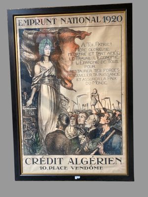 une vieille affiche représentant une femme tenant une épée devant une foule de gens