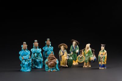 Ensemble de neuf statuettes en céramique émaillée polychrome… - Photo 1