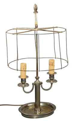 LAMPE BOUILLOTTE en bronze argenté, fût en colonne cannelée,…