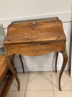 Bureau de pente en bois marquetté. - Photo 1