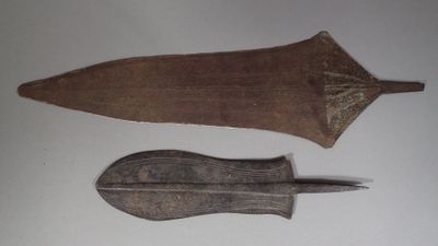 Lot de deux lames de couteau de cérémonie Ikul de la tribu K…