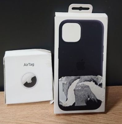 Lot de 2 articles APPLE composé de: 1 Pack de 1 AirTag APPLE…
