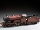 une maquette de train exposée sur une table