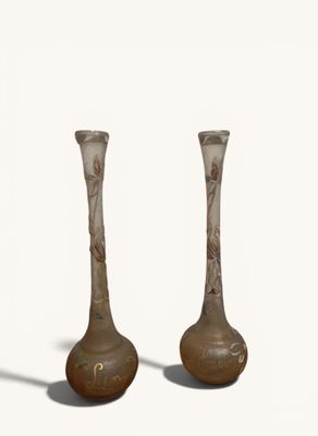 paire de vases en forme de vase, ornés d'un motif