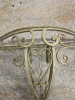 Console murale en fer forgé laqué crème à décor d'enroulemen… (photo 3)