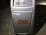 une machine qui se trouve dans un garage