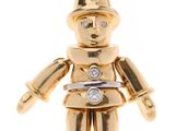 un gros plan sur une petite figurine en or sertie de diamants