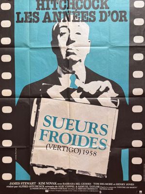 affiche représentant un homme tenant une pancarte devant une pellicule de film