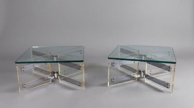 paire de tables d'appoint en chrome et en verre, avec des plateaux en verre