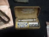 a box with a razor and a razor blade in it