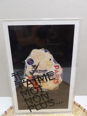la photo d'une photo représentant un ours en peluche dans un cadre