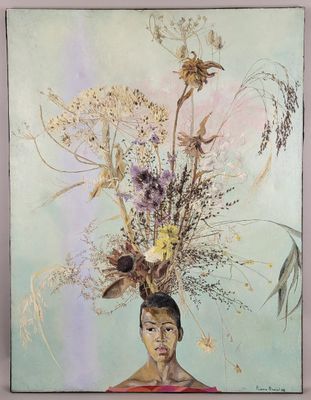 une peinture à l'huile représentant une femme avec des fleurs sur la tête
