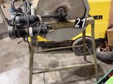 une machine qui se trouve dans un garage