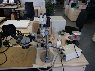 1 Microscope Binoculaire Wild Heerbrugg, + 1 Microscope Bino…