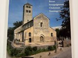 la couverture d'un livre avec une église en arrière-plan