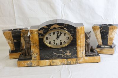 Emmanuel André BOURCART Garniture de cheminée comprenant une…