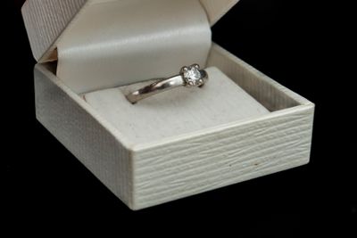 EPV Paris Bague en or gris 18K (750/1000) sertie d'un diaman… - Photo 1