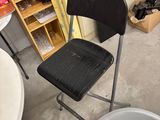 a black chair that is sitting in a room