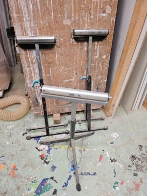 deux outils posés par terre