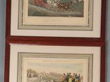 deux reproductions encadrées représentant des chevaux et des jockeys sur un mur bleu