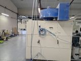 une machine placée au milieu d'une pièce