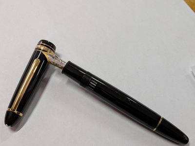 MONT BLANC. MEISTERSTUCK 146. Stylo à plume en or 18k. - Photo 1