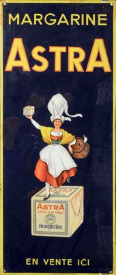 une image représentant une affiche publicitaire pour Astra, sur laquelle figure une femme portant une toque de chef