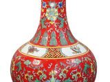 une image représentant un vase rouge posé sur une table blanche