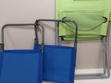 three folding chairs are sitting next to each other in a room