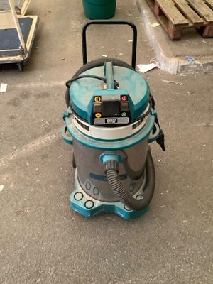 a machine that is sitting on the ground in the yard