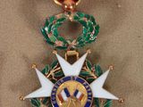 an image of a medal with a star on top of it