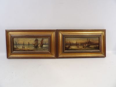 deux tableaux encadrés représentant des bateaux sur l'eau et un bateau au loin