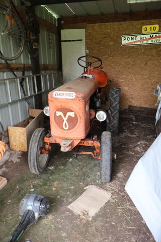 Tracteur agricole VENDEUVRE B2BV immatriculé FZ-605-VG, 1ère mise...