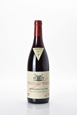 une bouteille de vin du Château Rayne sur fond blanc
